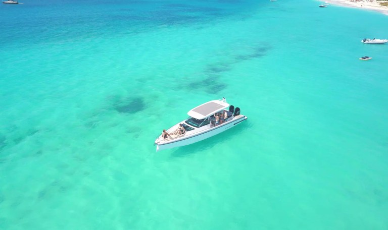 SXM LUXURY BOAT CHARTER